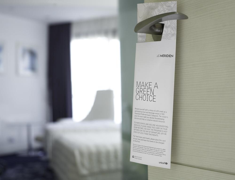 Le Meridien Al-Khobar Eksteriør bilde A door hanger