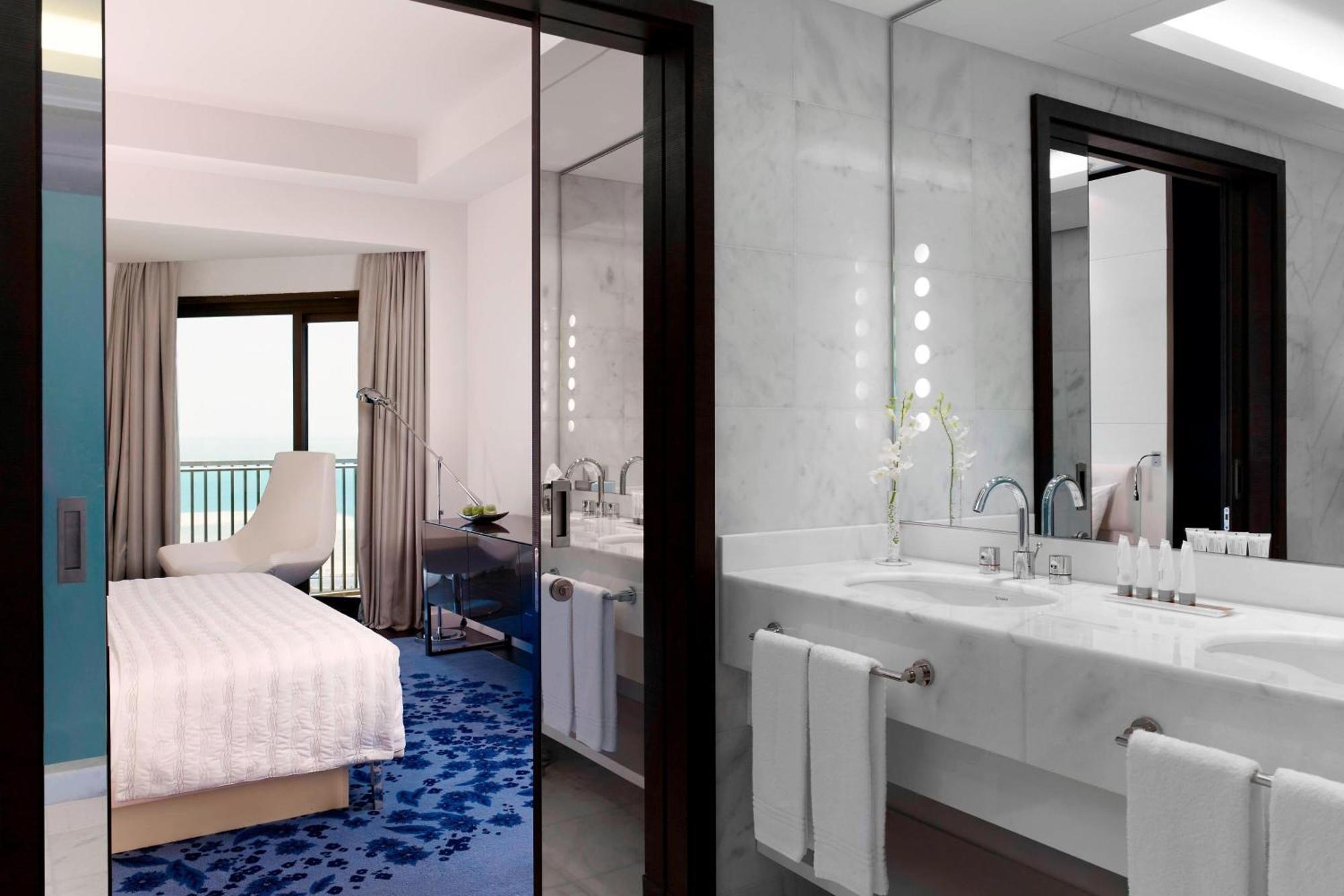 Le Meridien Al-Khobar Eksteriør bilde A guest room at the hotel